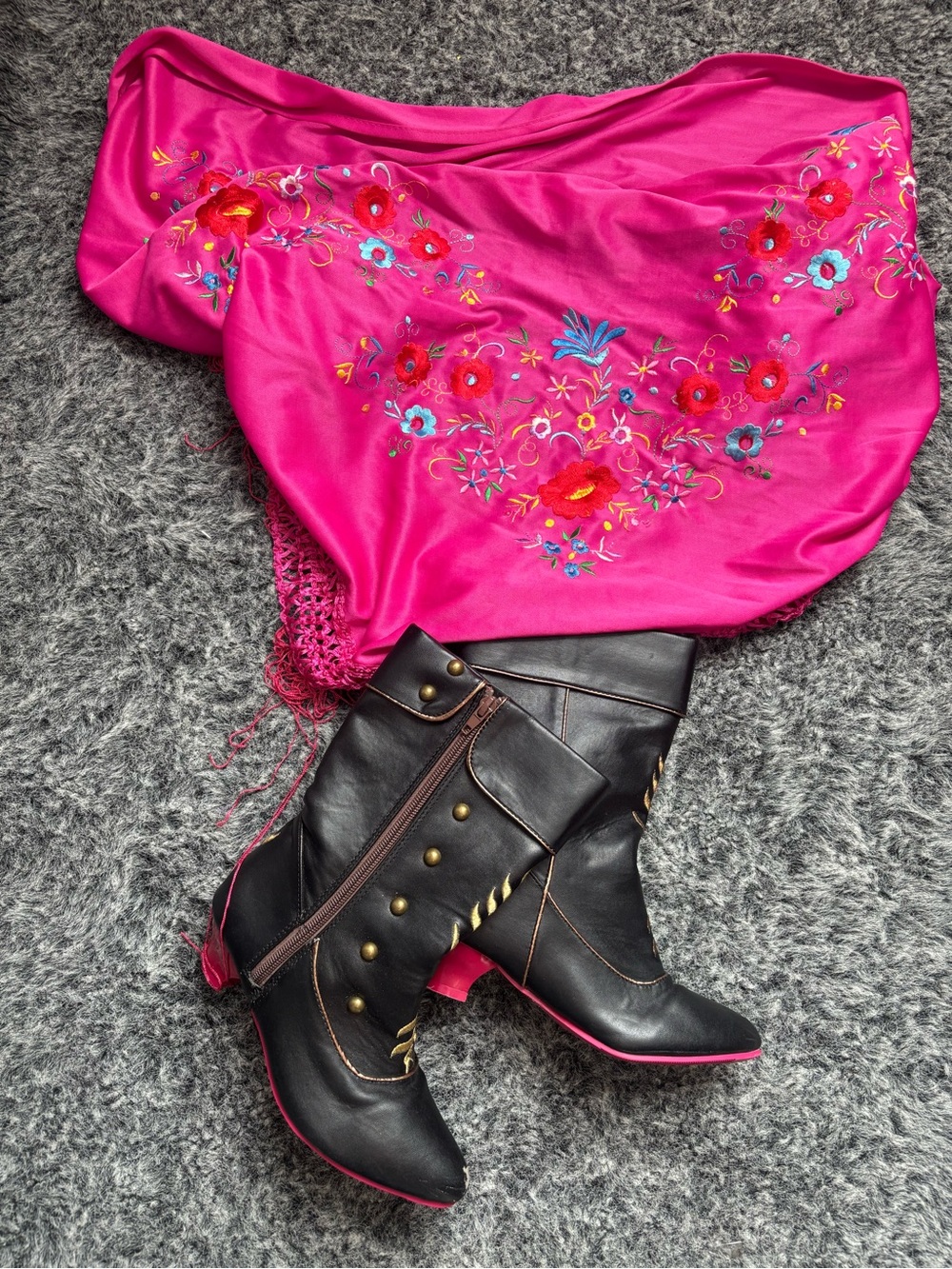 Disneys Frozen Anna boots and scarf bundle